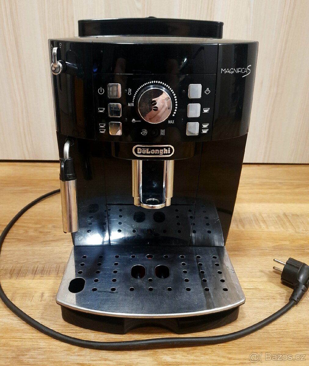 Prodám automatický kávovar De’Longhi Magnifica