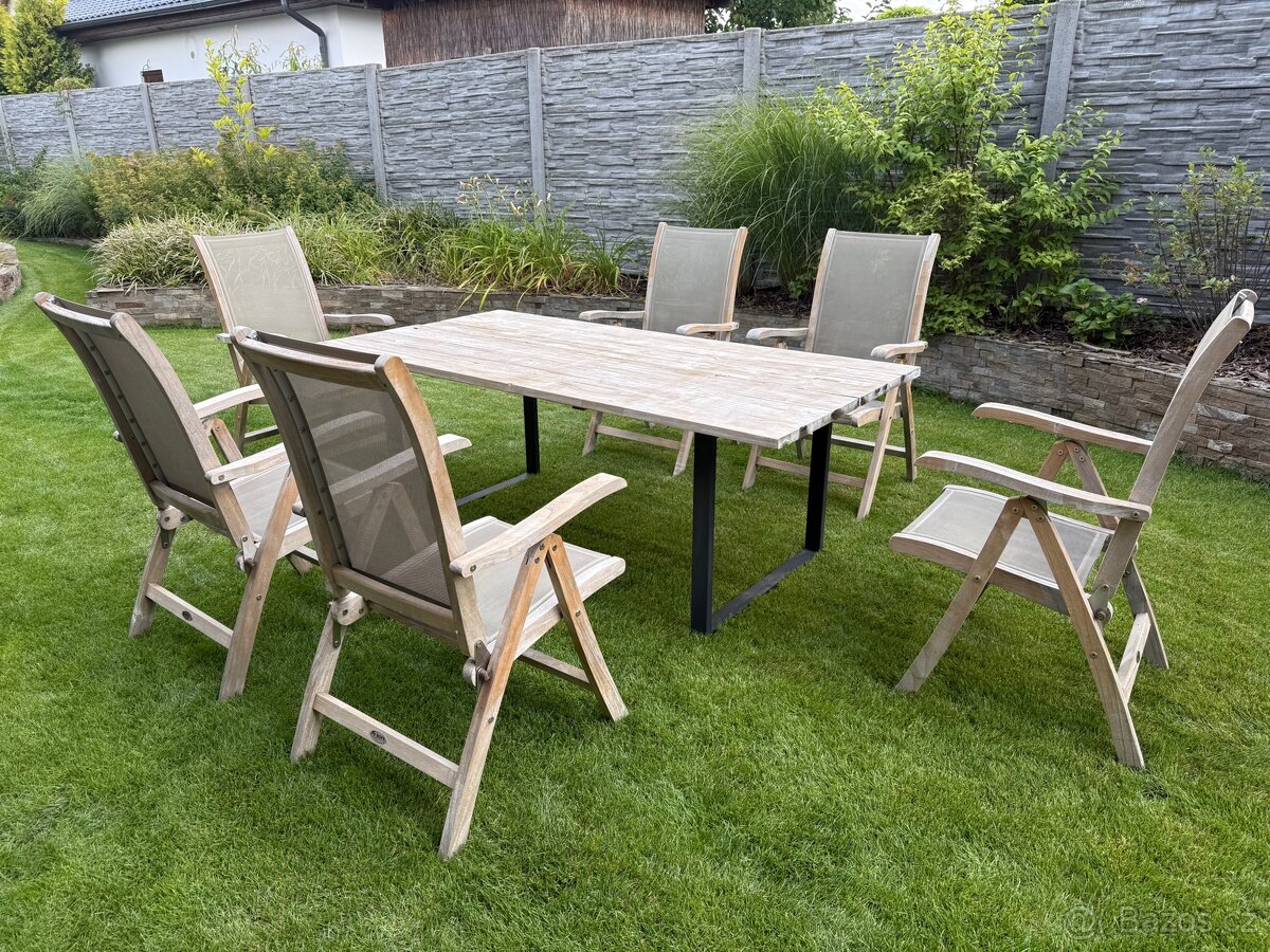 Teakový zahradní nábytek