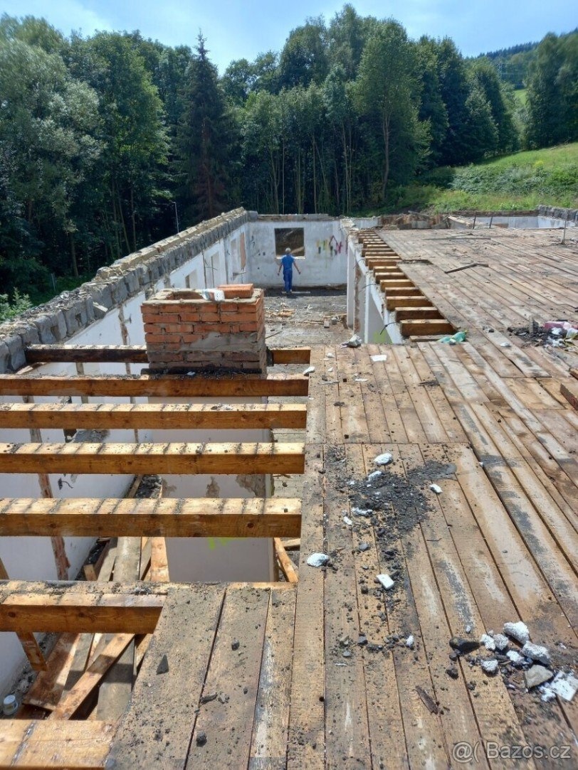 Staré trámy a rozebrání zdarma