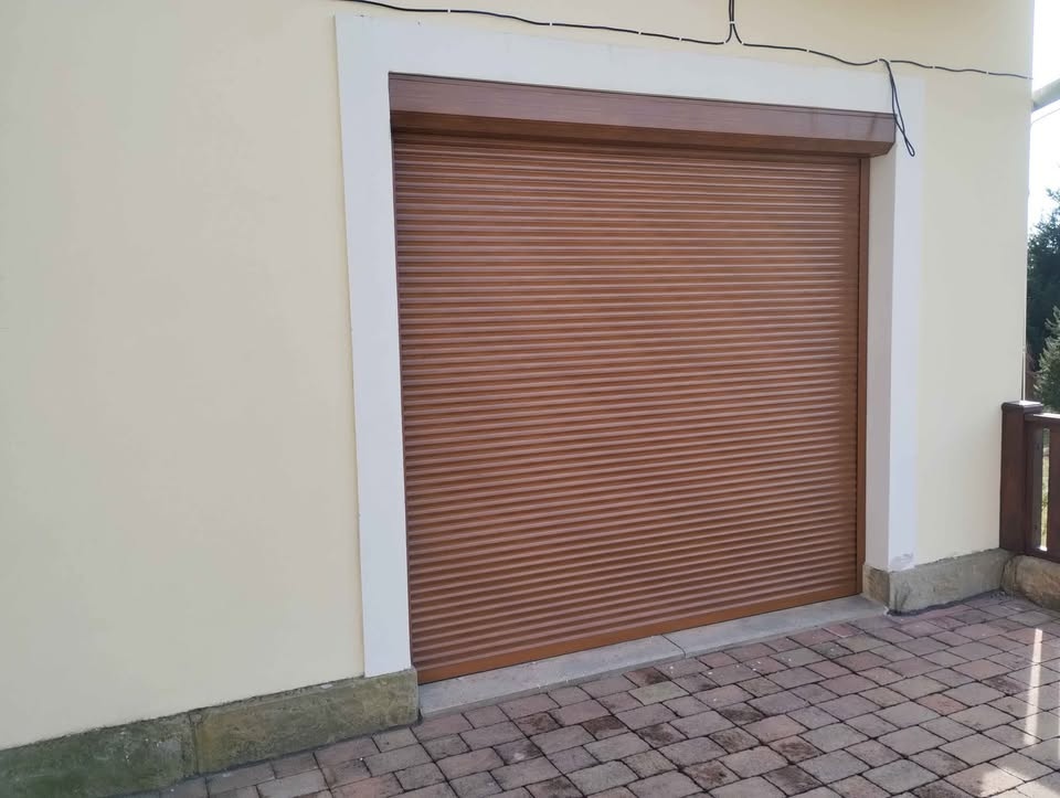 Předokenní rolety s elektro pohonem 230V + DO