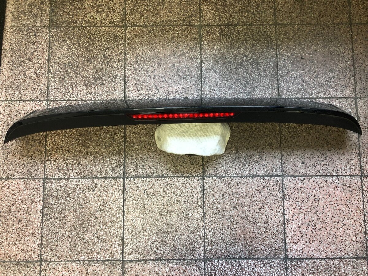 Audi Q7 originál zadní spoiler (4L0.827.933)