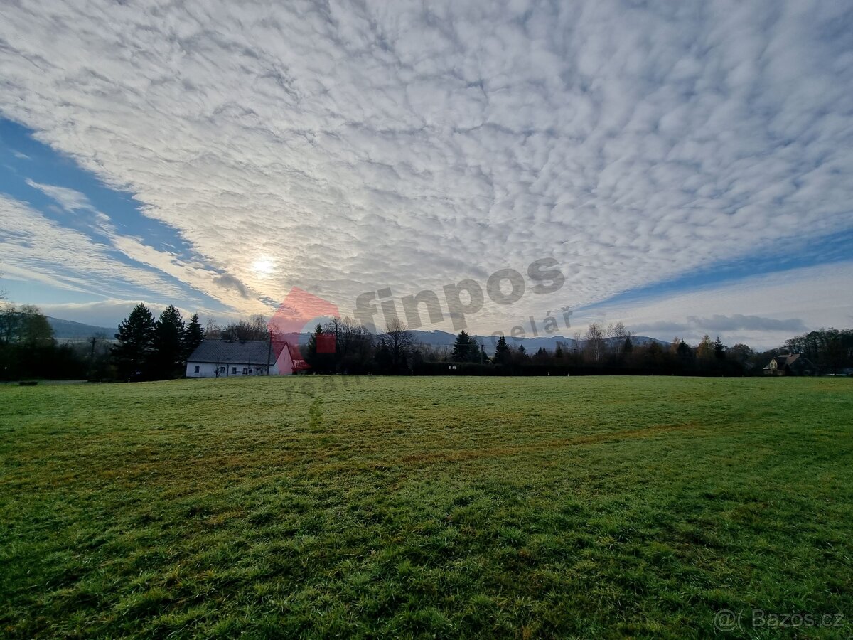 Prodej stavebniho pozemku 1614 m2 Hradec - Nová Ves, okres J