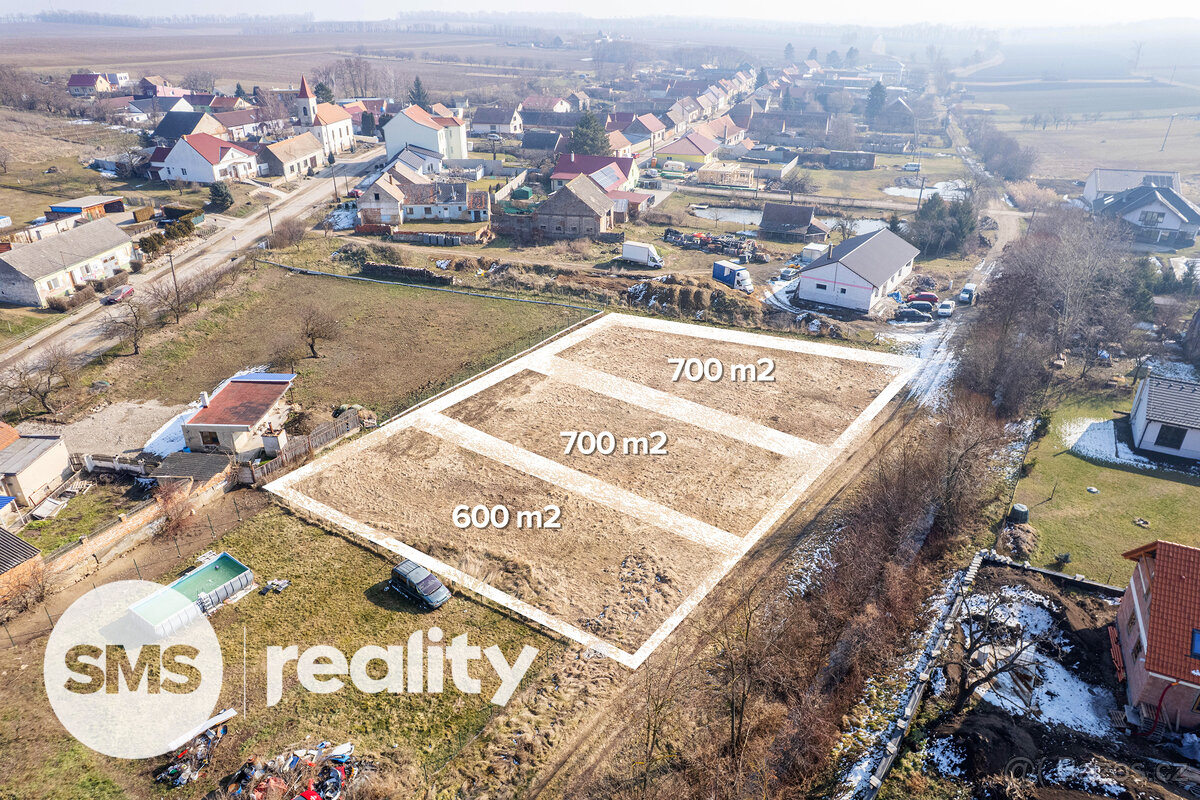 Stavební pozemky Kubšice – 600 m² a 700 m², možnost koupě i