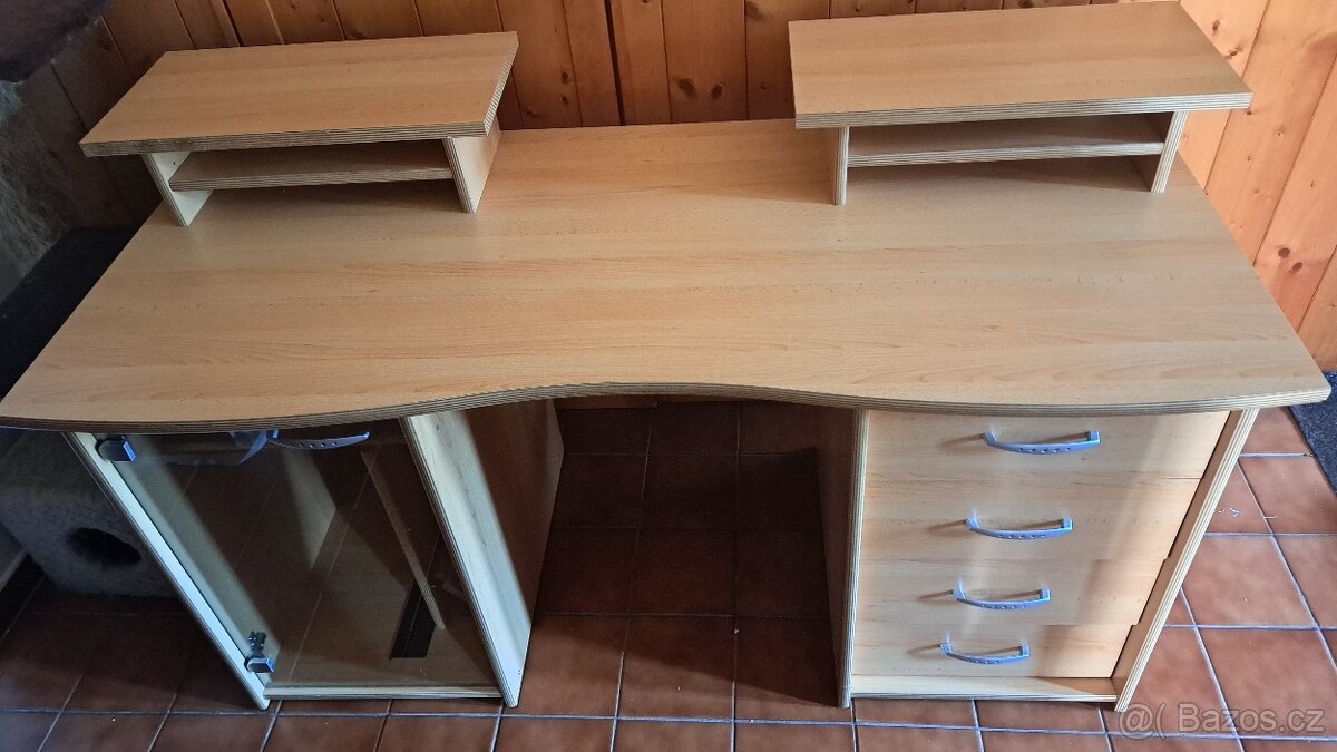 PC / Psací stůl