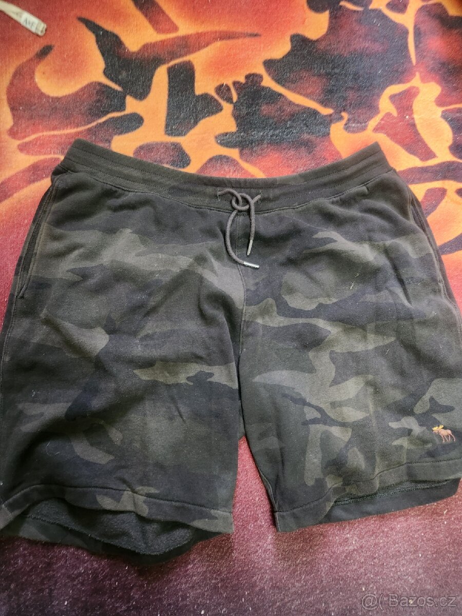 ABERCROMBIE & Fitch šortky vel . XL stav 9/10 , stav viz f