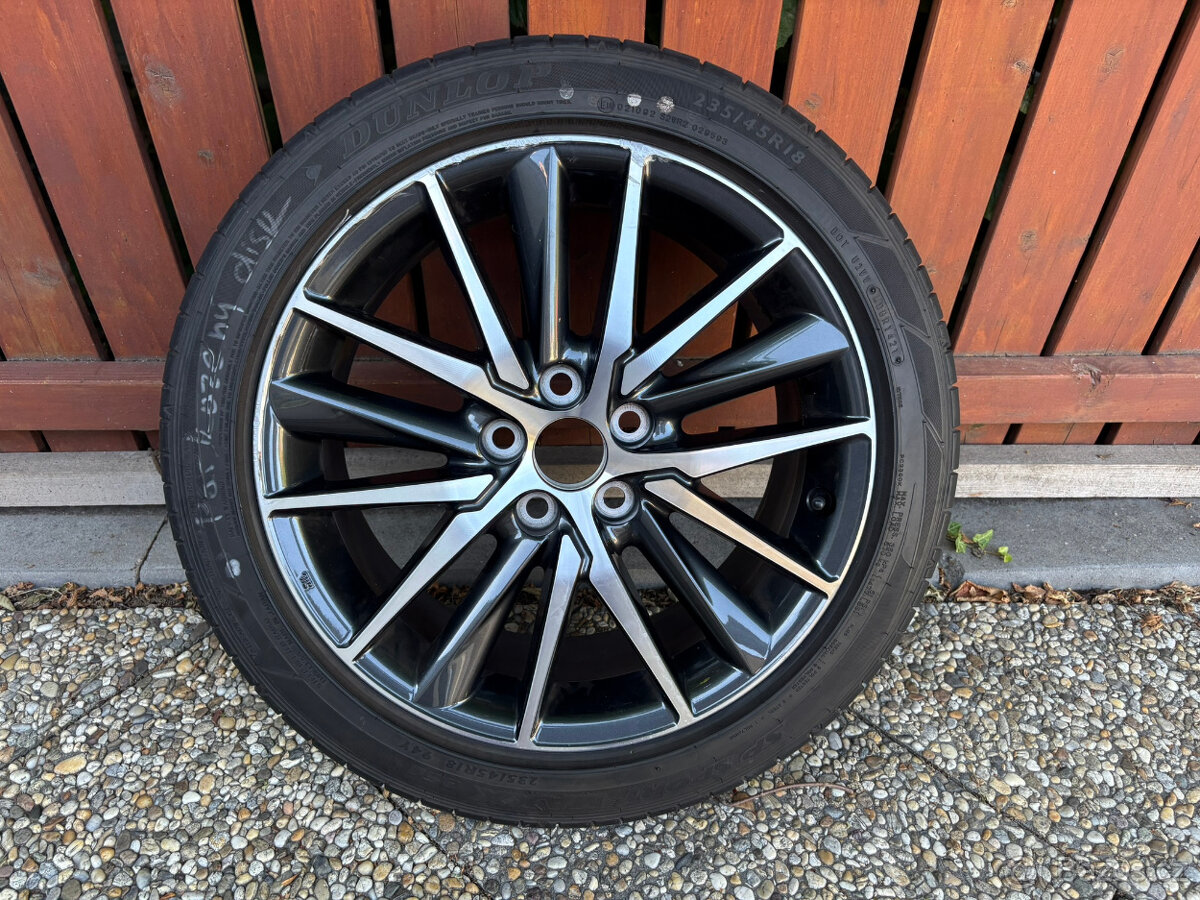 Toyota Camry, Dunlop 235/45 R18