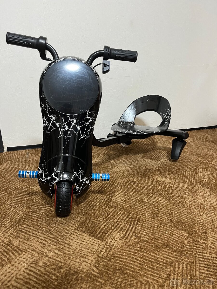 Driftovací elektrická tříkolka pro děti