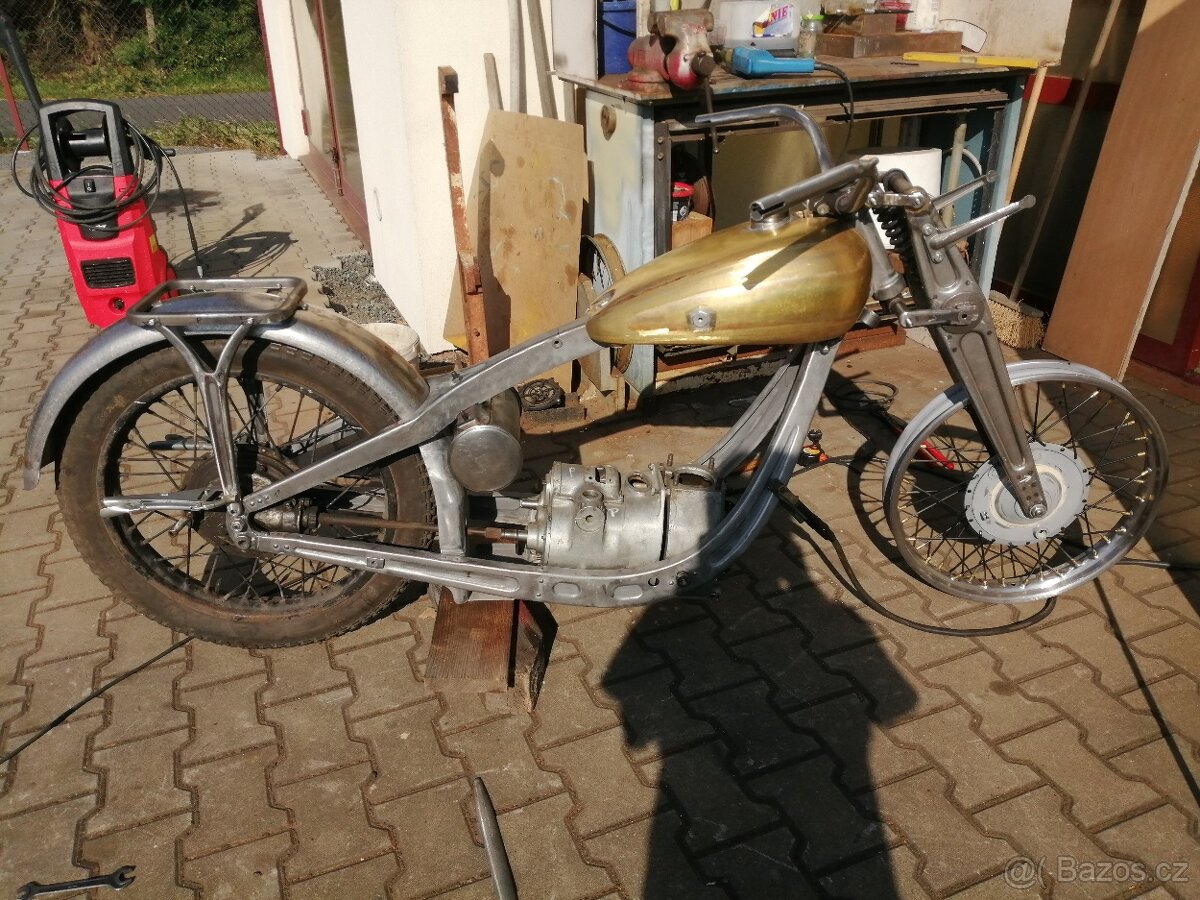 PRAGA 350