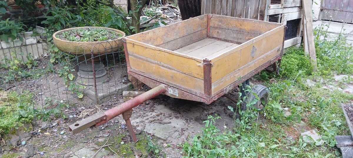 Přívěsný vozík