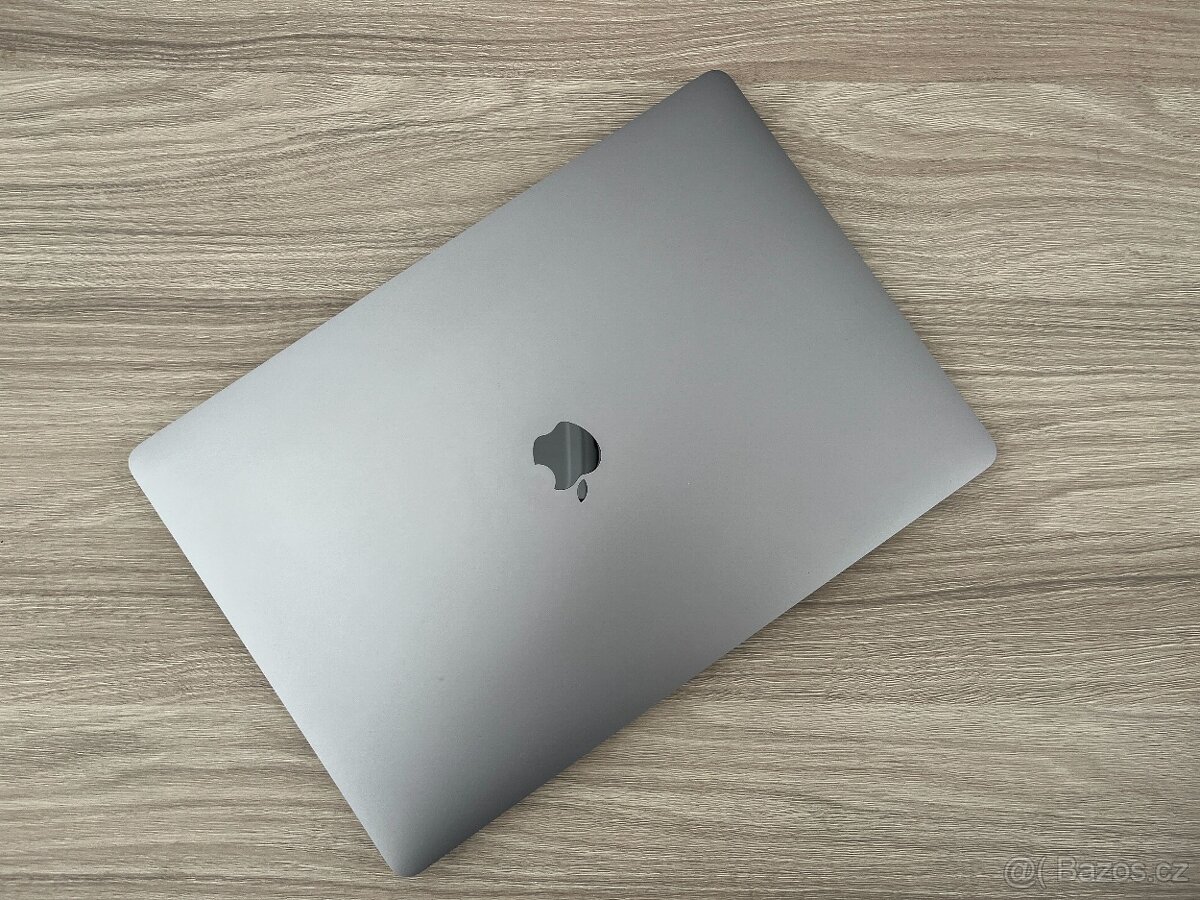 MacBook Pro 16" CZ Vesmírně šedý (2020) NEFUNKČNÍ OBRAZOVKA