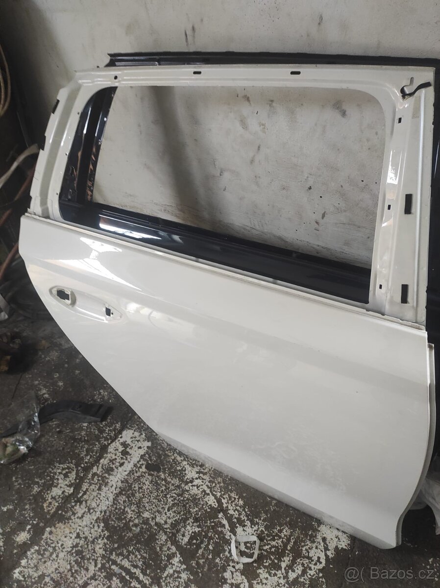 pravé zadní dvěře škoda octavia 4, bílá barva