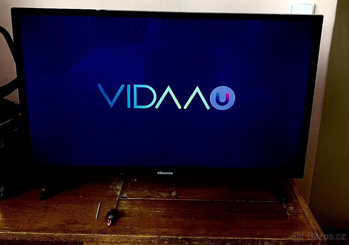 32" Televize Hisense, restartuje se, 2x ovladač