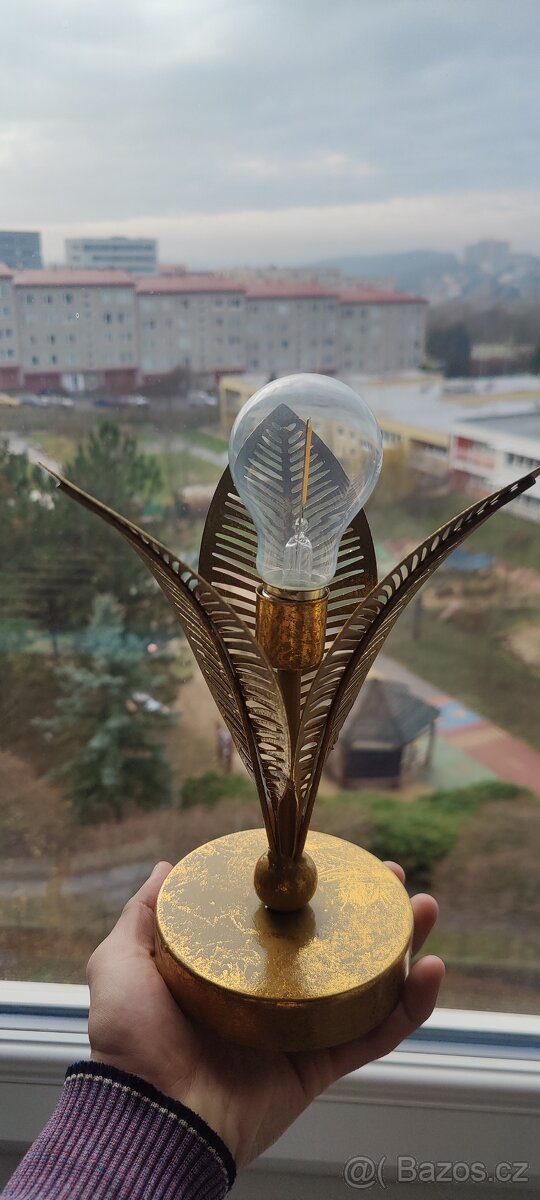 Bezdrátová stolní lampa