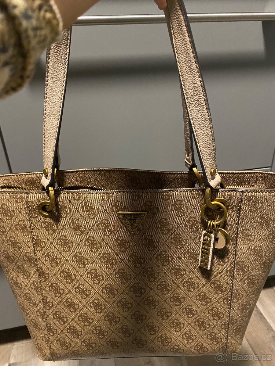 Kabelka Guess