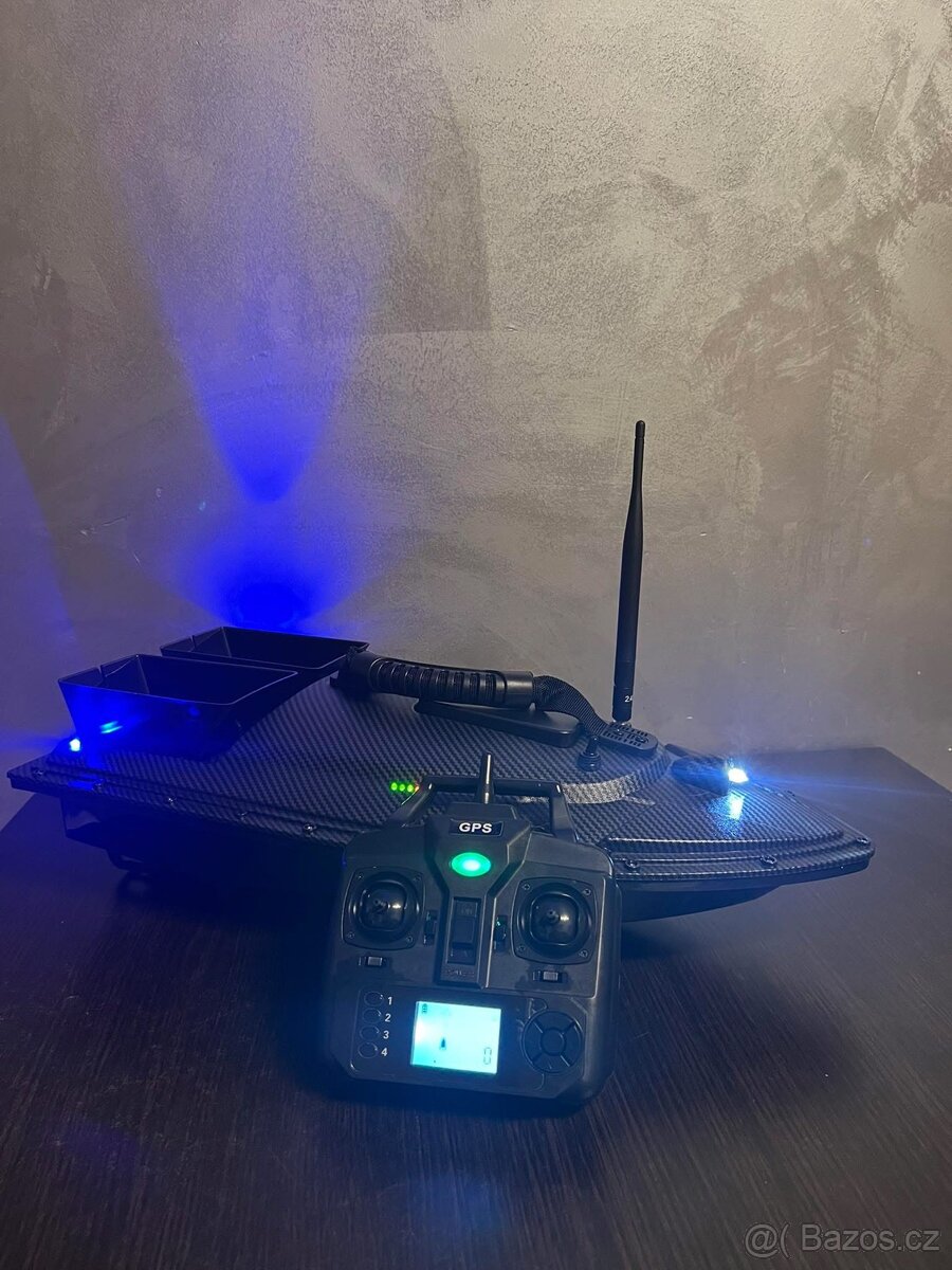 Zavazeci loďka s GPS