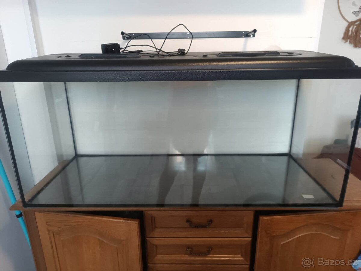 Akvárium 300L + veškeré vybavení