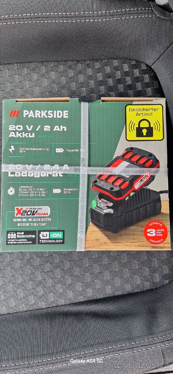 Nabíječka a baterie Parkside.