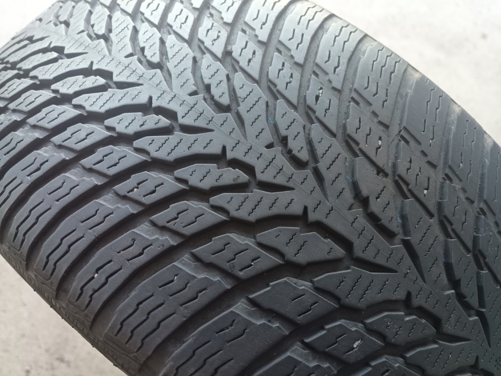 225/45 R18 NOKIAN (4219)