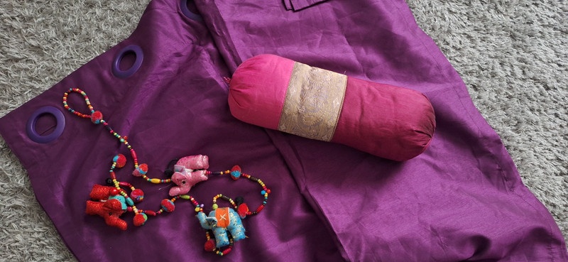 Sada doplňků, závěs, polštář a dekorace