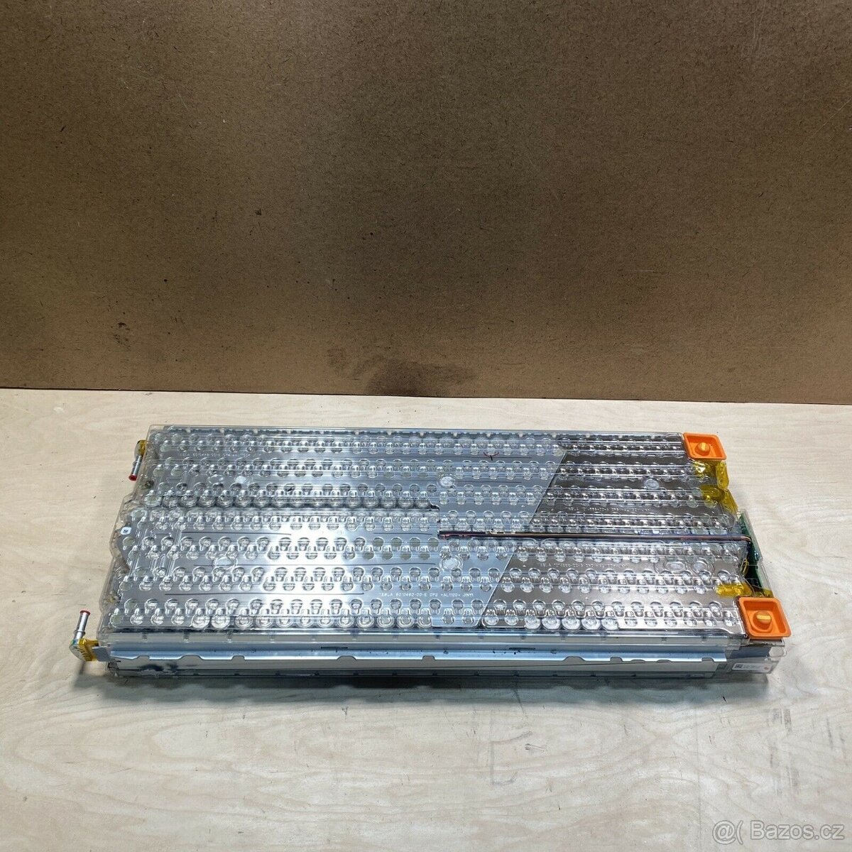 blok článků Tesla Model S pro úložiště FV