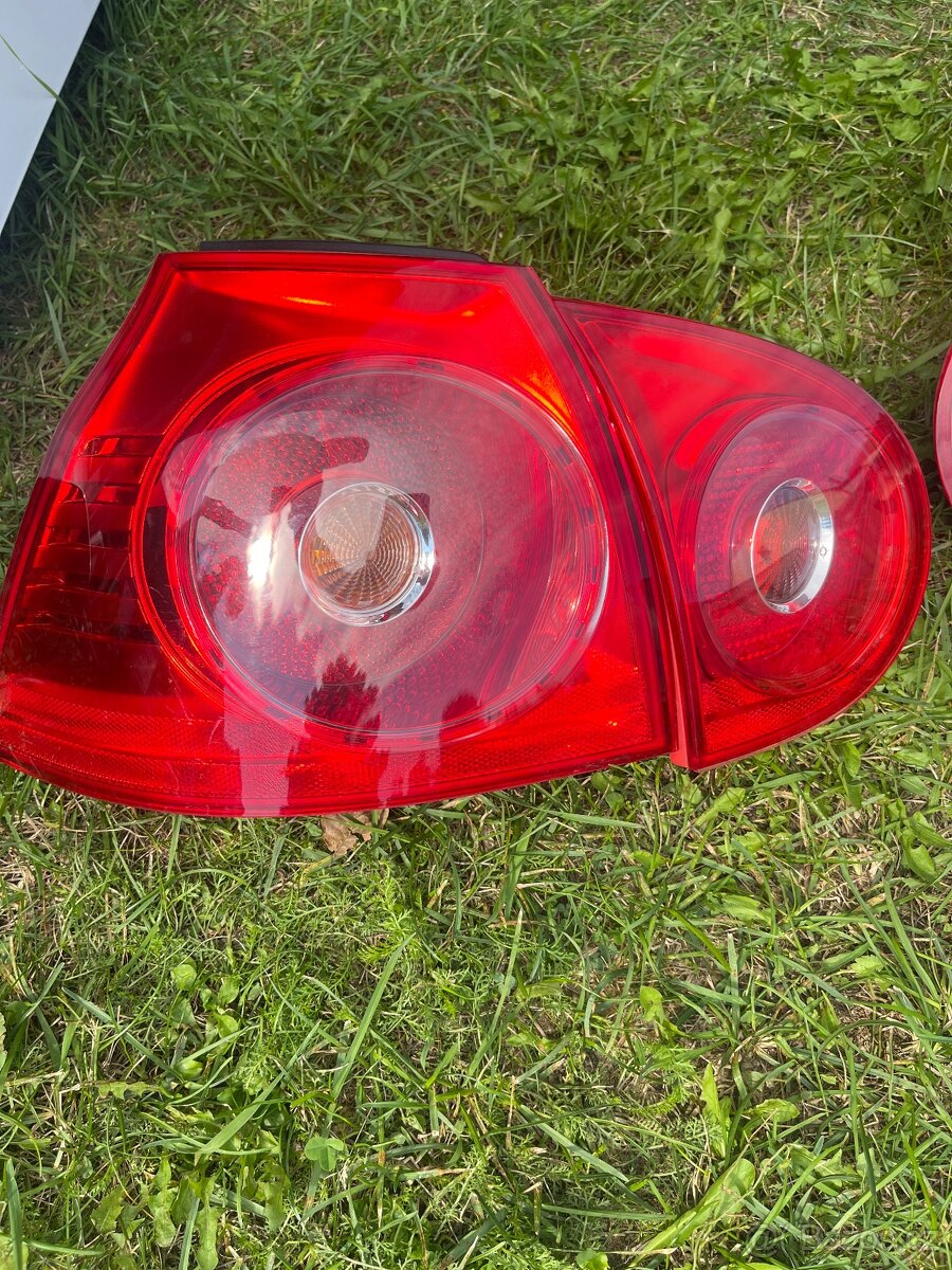Komplet. zadní světla VW Golf5 hatchback