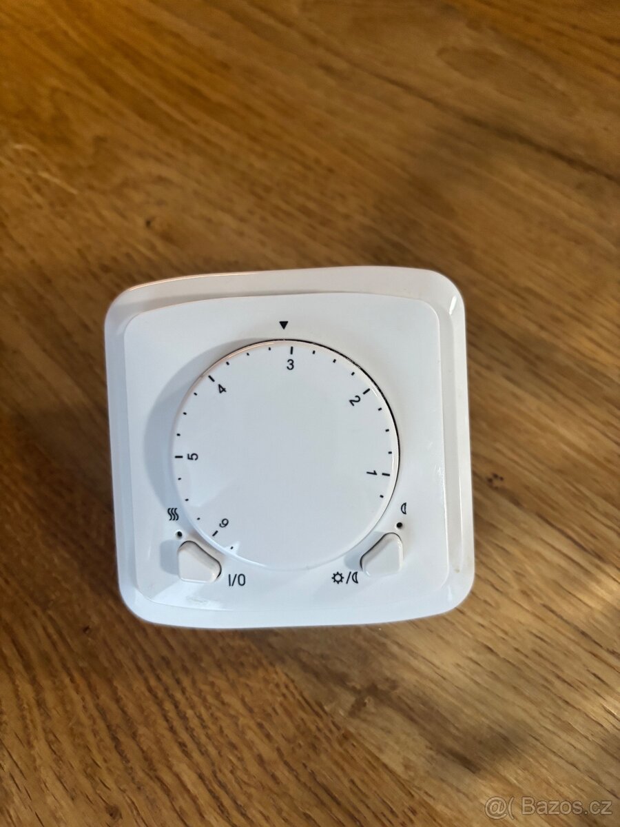 6 ks komplet termostatů i s rámečkem ABB Tango