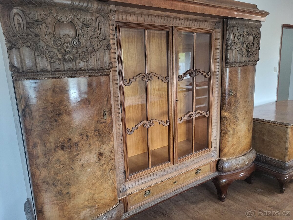 Starožitný nábytok