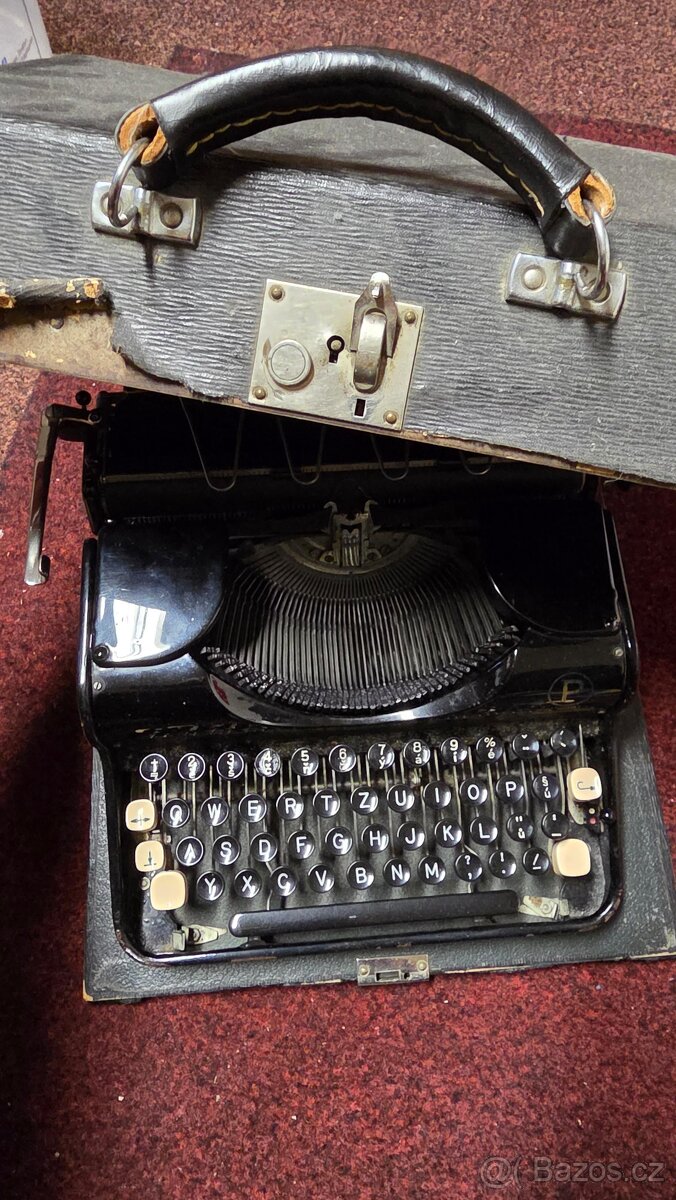 Předválečný psací stroj Olympia Progress P (cca 1933), plně