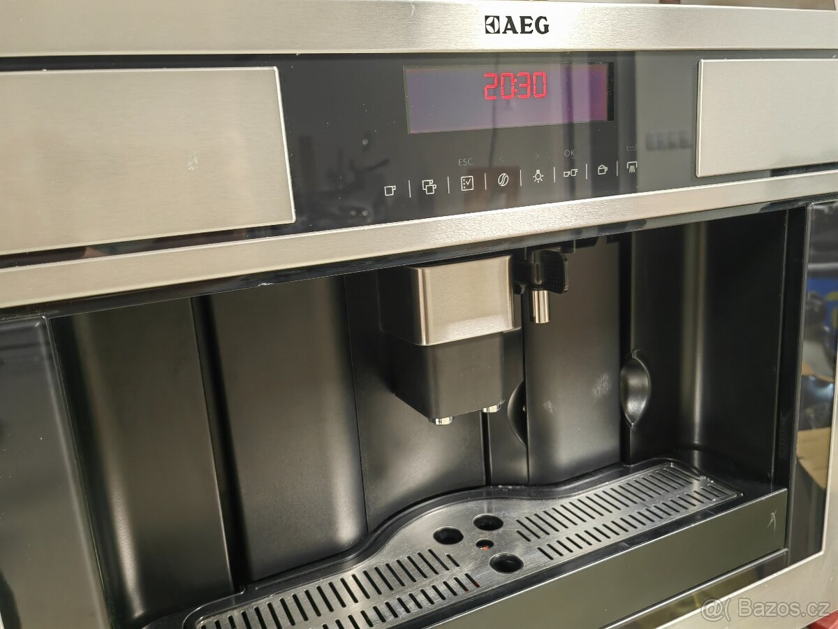 Vestavný kávovar AEG - Delonghi