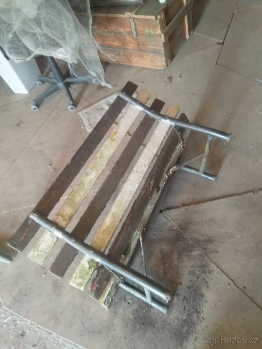 Dětská zahradní lavička