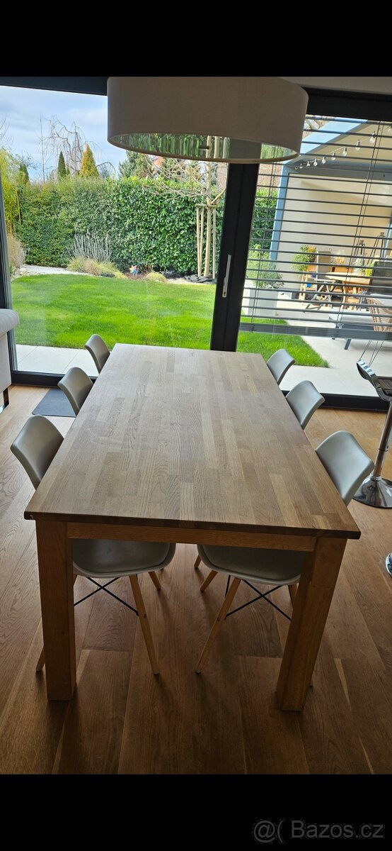 jídelní stůl dub
