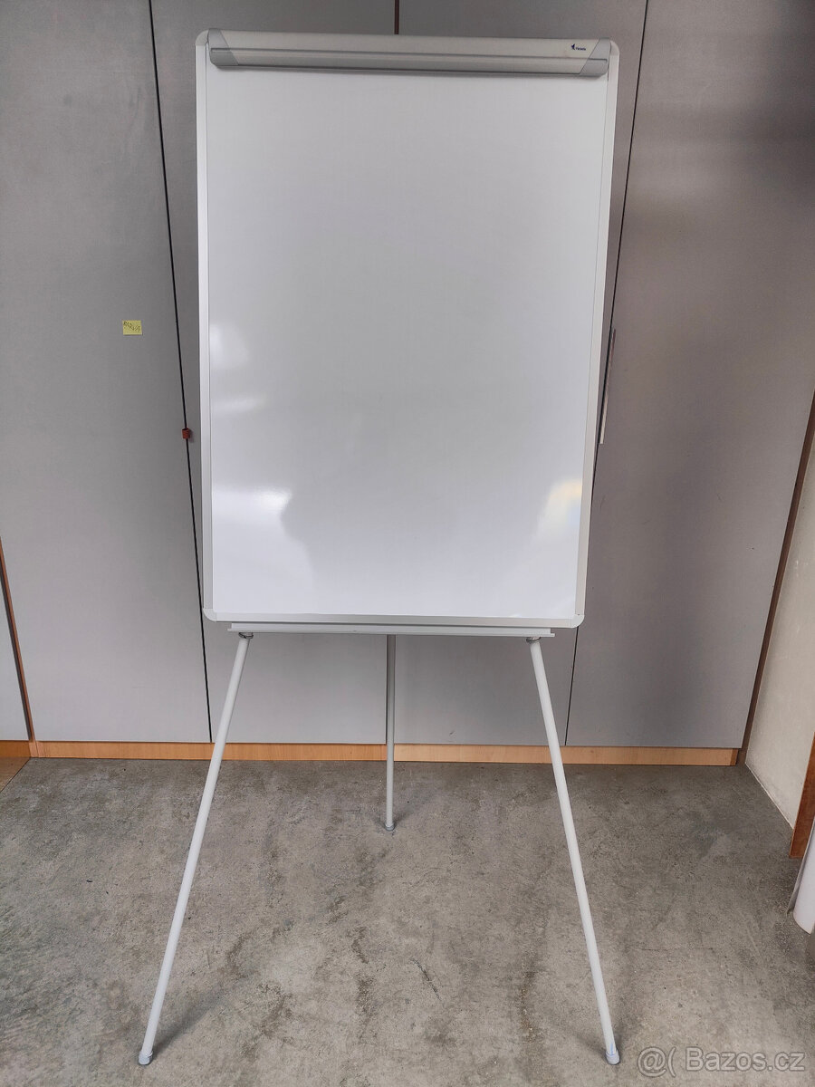 Bílá magnetická tabule na nohách Whiteboard