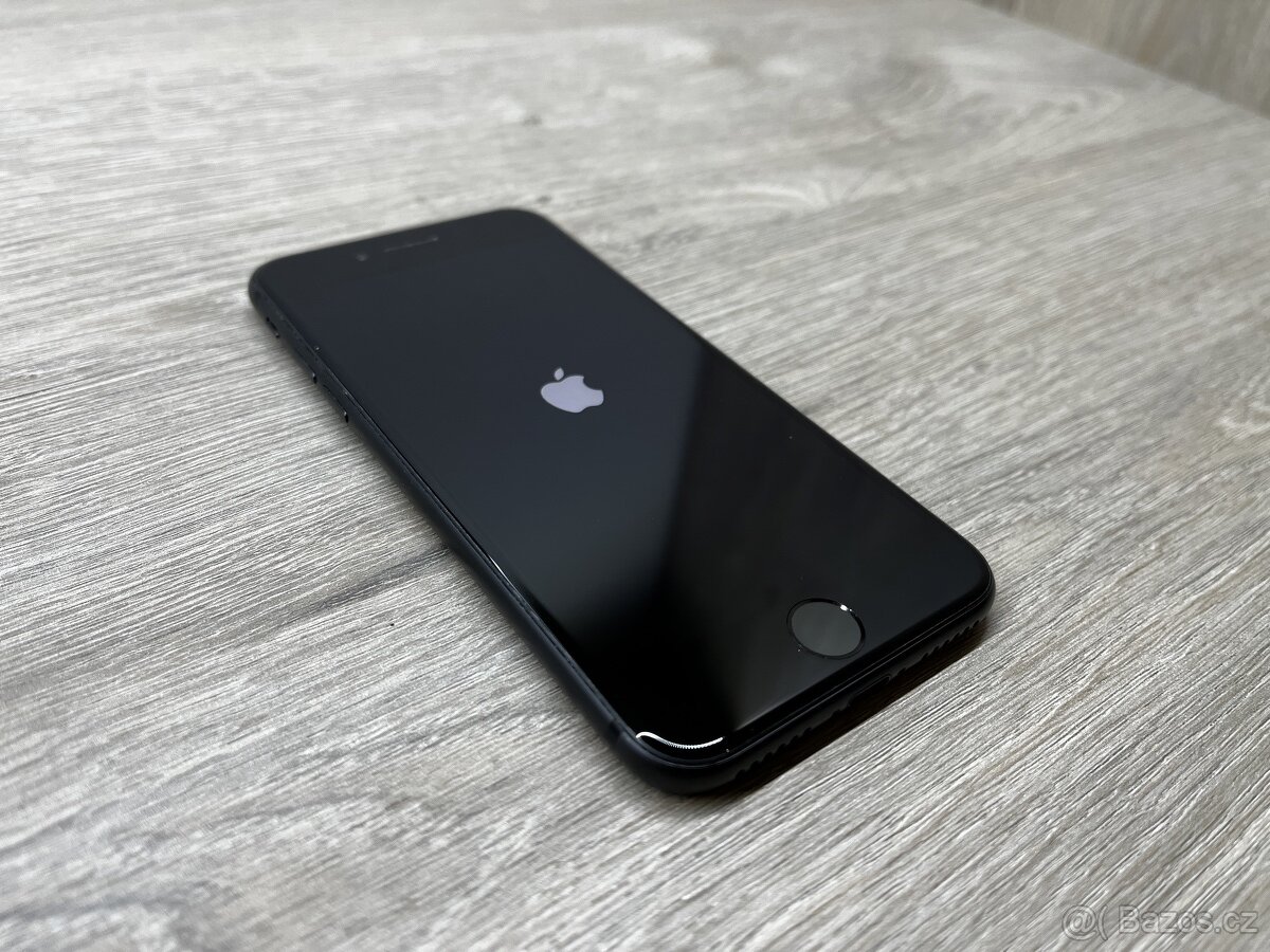 iPhone 8, 64GB, Space Gray - Jako Nový, Perfektní Stav