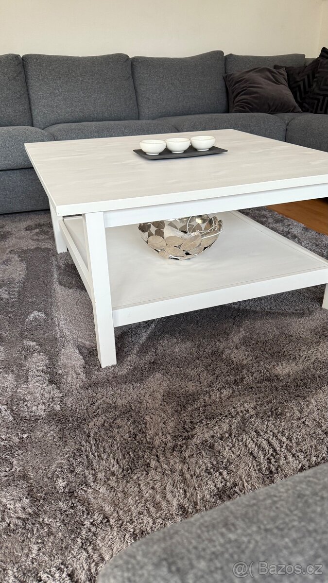 Konferenční stolek HEMNES (IKEA), bílé mořidlo.