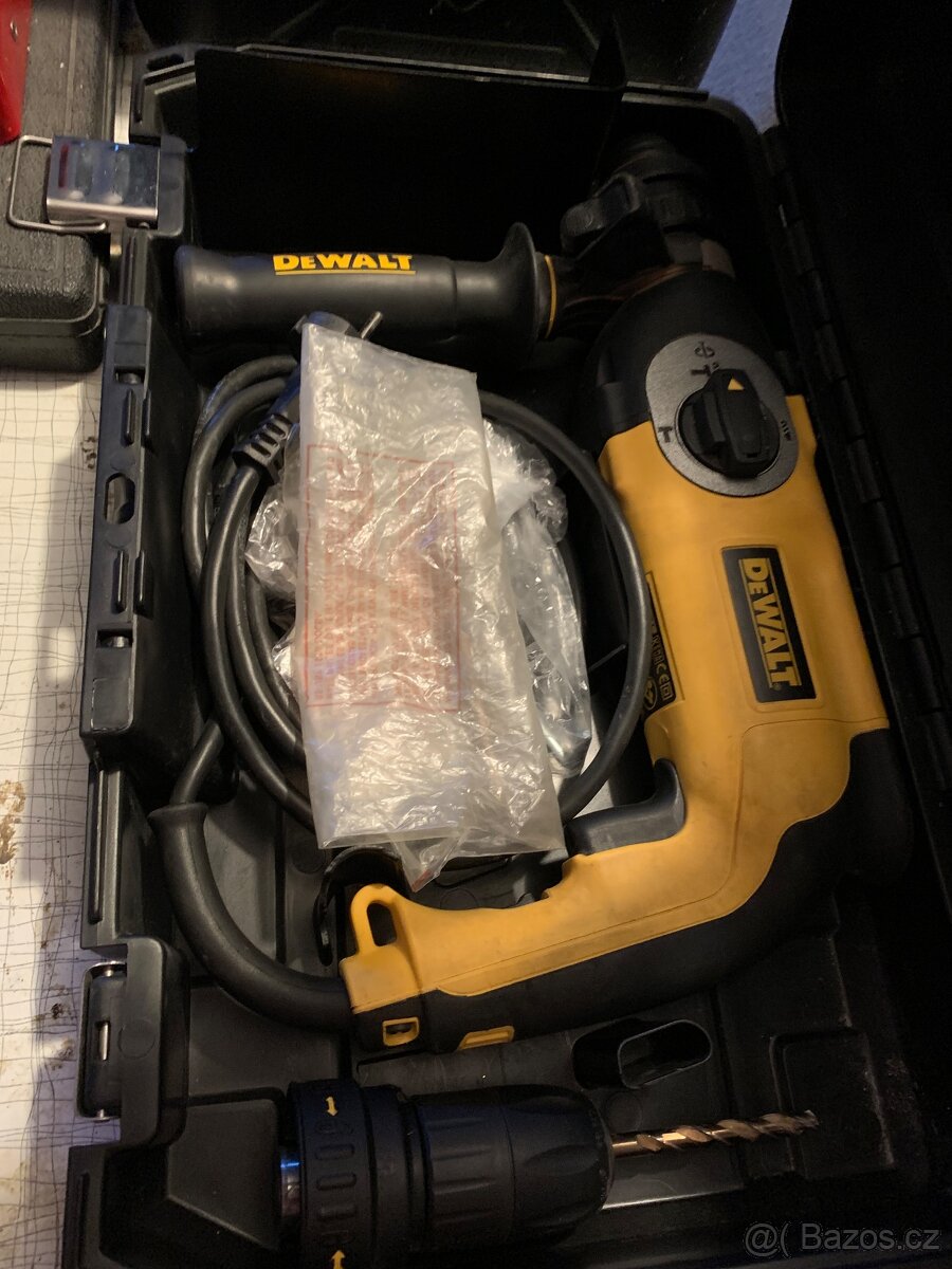 Dewalt D25124 + vrtáky