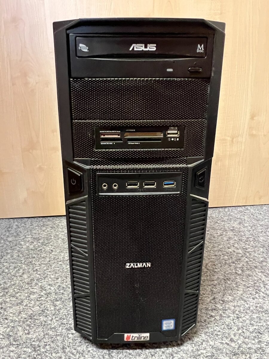 X1 - PC sestava, monitor, myš a klávesnice