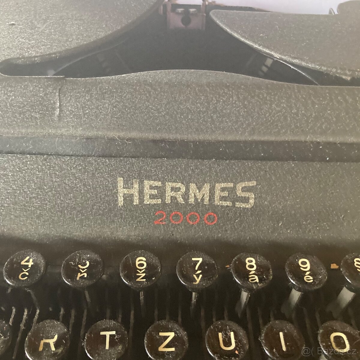 Prodám psací stroj Hermes 2000
