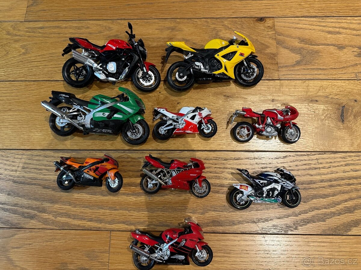 Sada modelů motorek