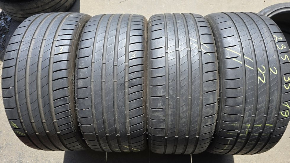 Letní pneu 235/35/19 Bridgestone