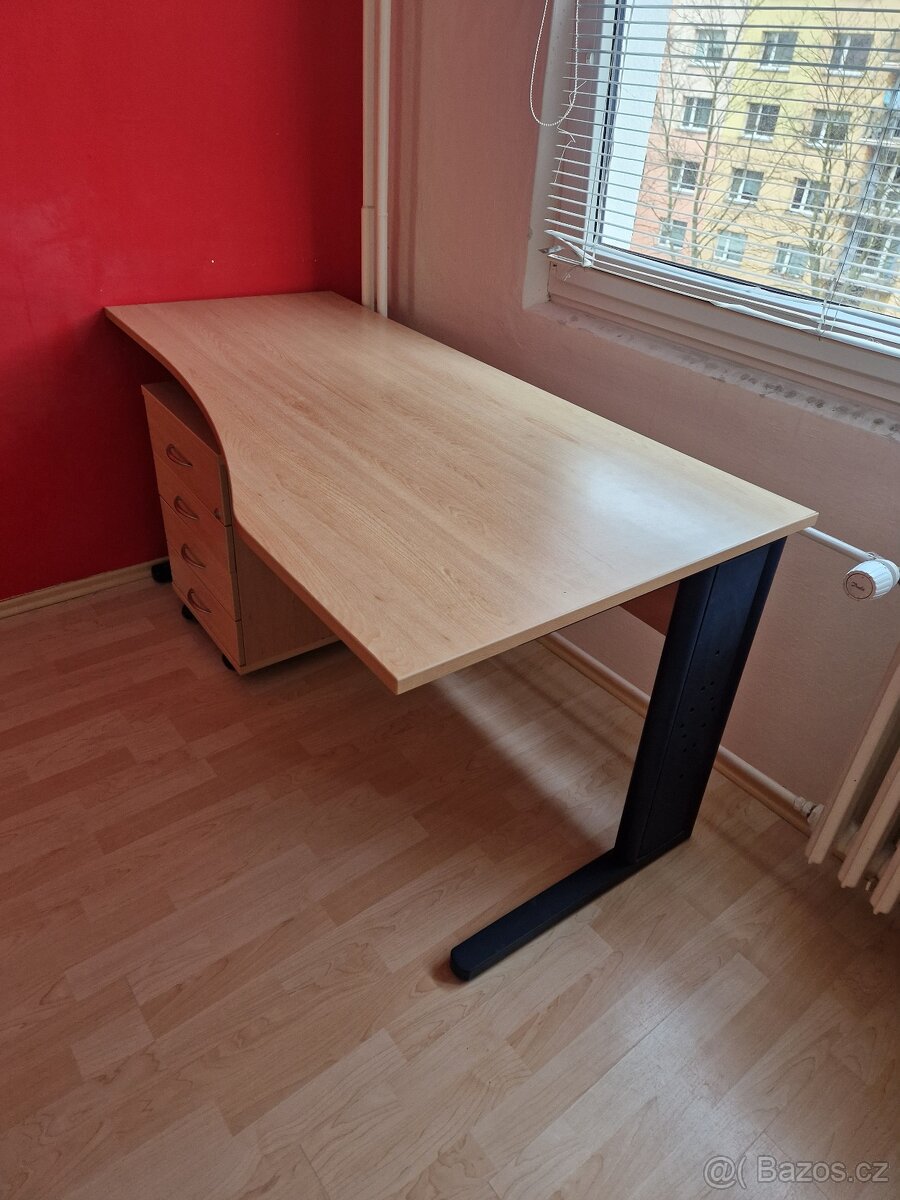 Prodám psací stůl