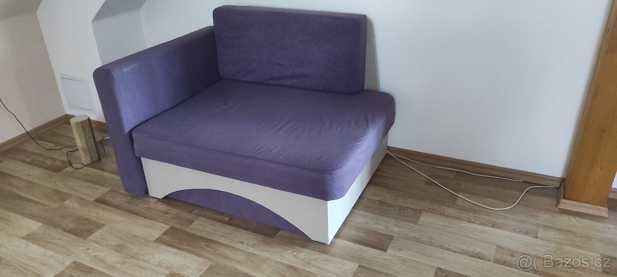 Fialové rozkládací křeslo