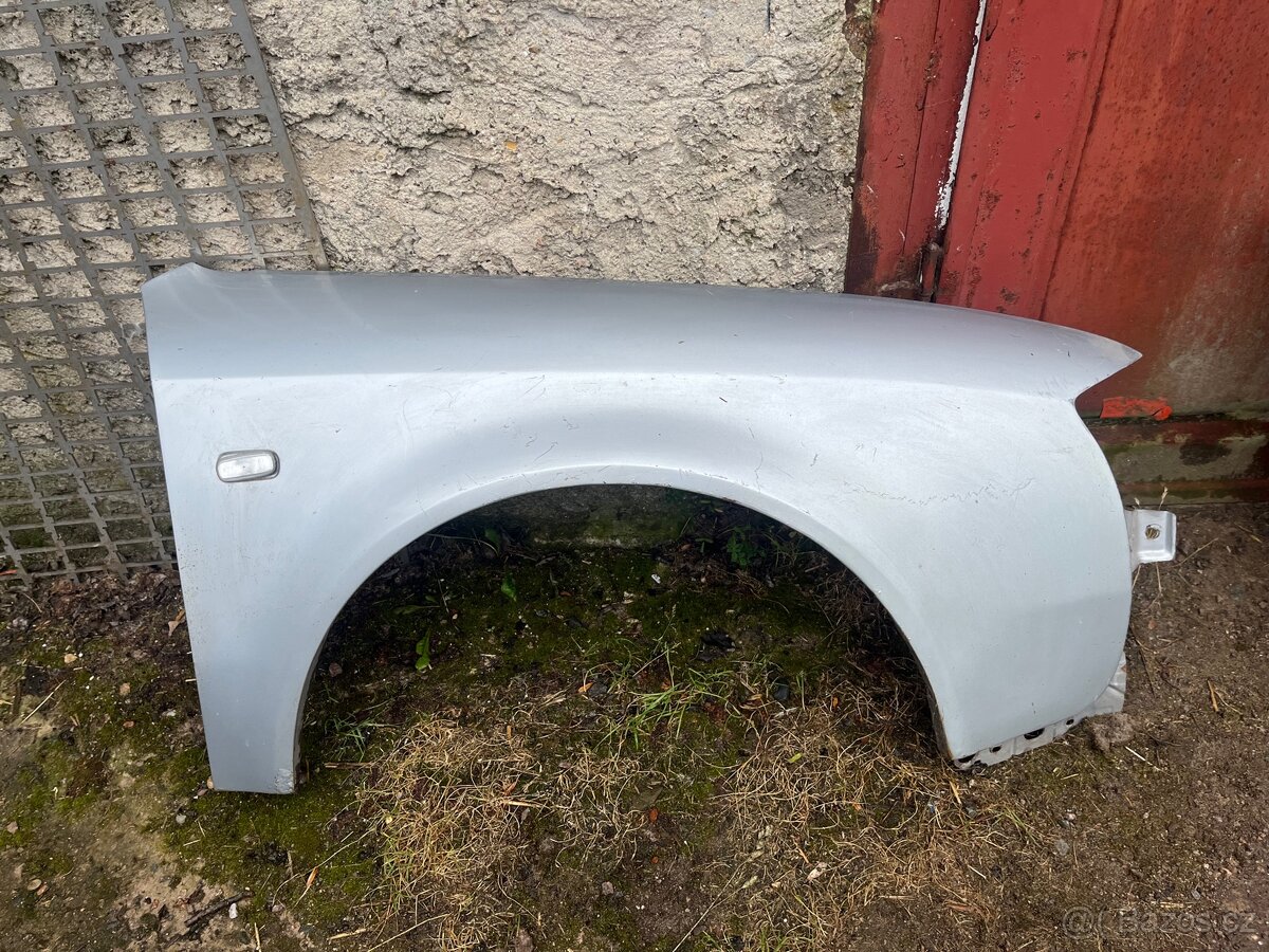 Pravý přední blatník Audi A6 C5
