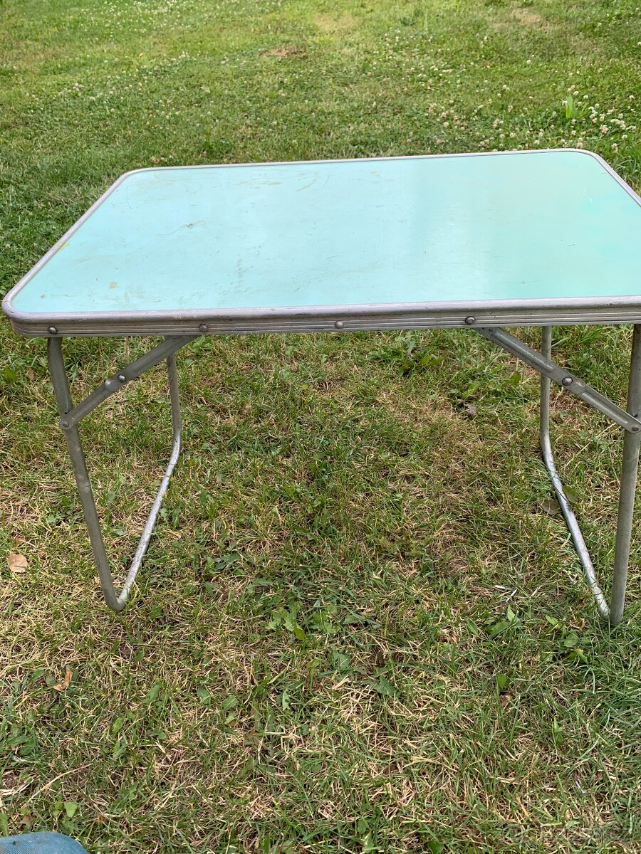 Retro camping stůl