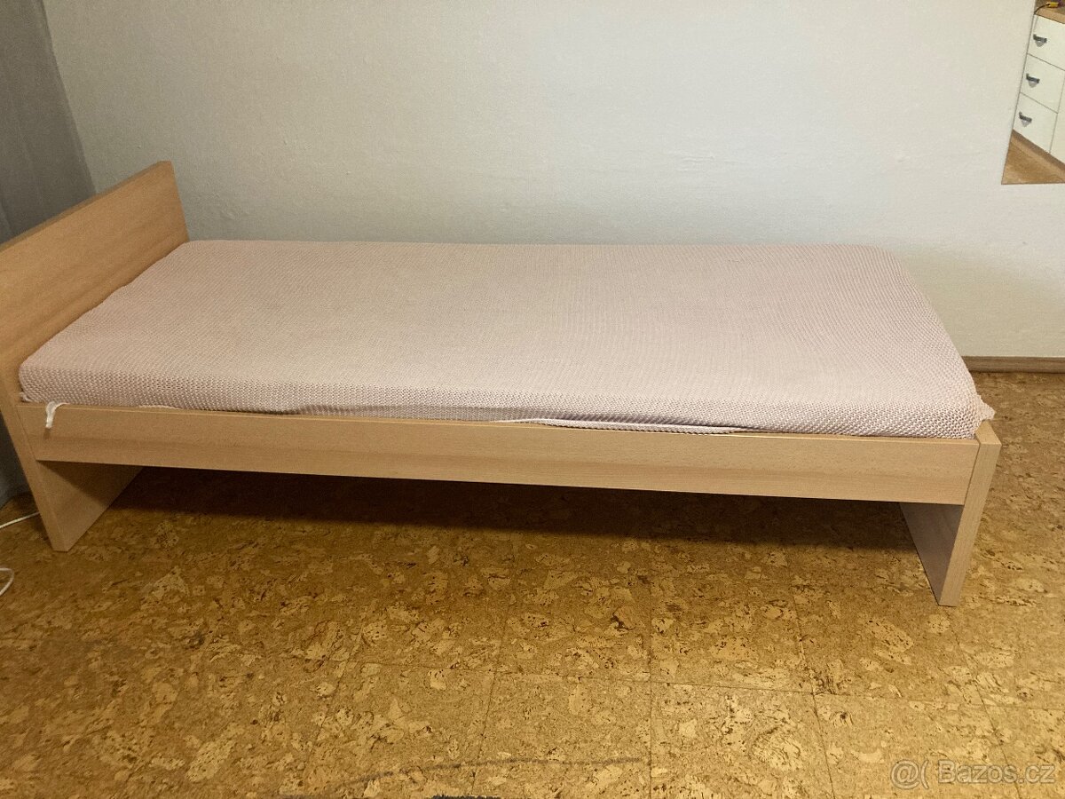 Postel a rohový psací w