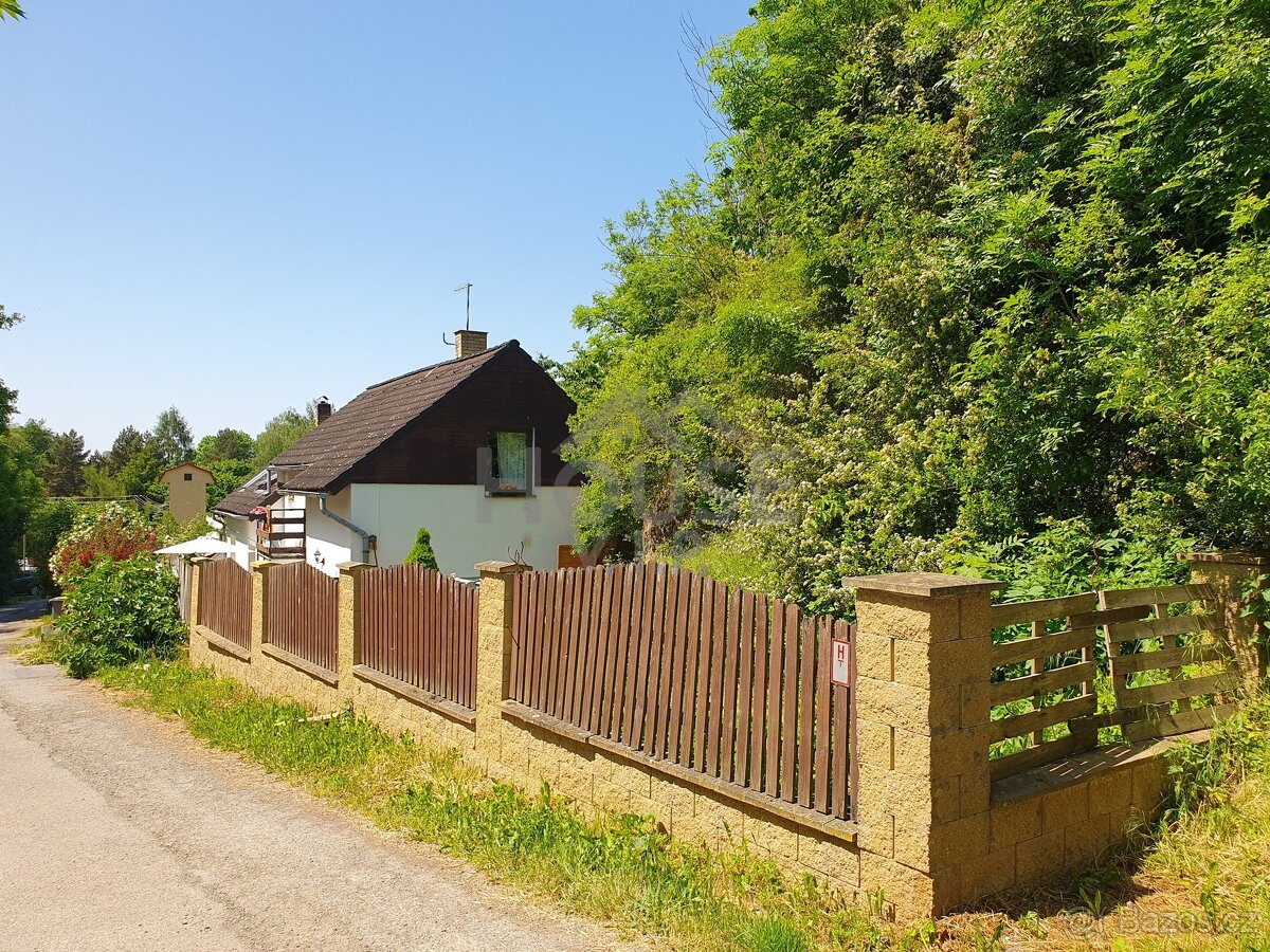Prodej rodinného domu 7+kk, 206 m2, Sluštice, Praha - východ