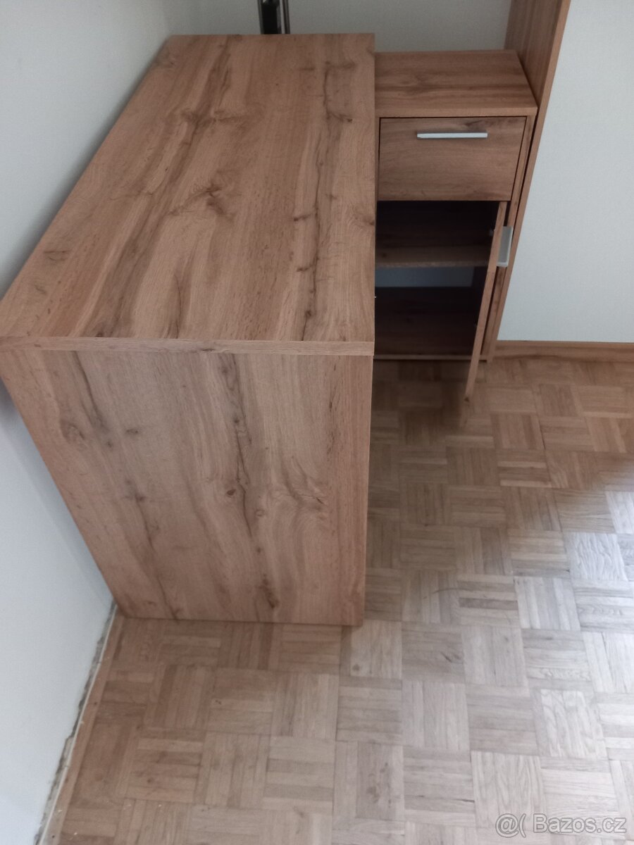 Psací stůl