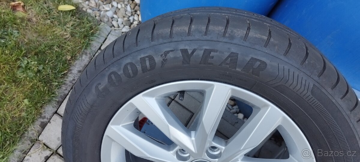 Original kola VW Sepang R16 včetně letních pneu