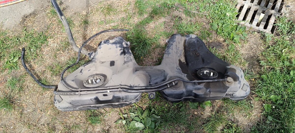 Naftova nadrz s cerpadly BMW e61