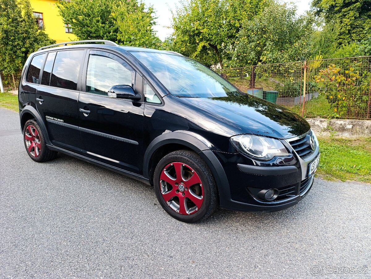VW Touran CROSS 1.4 TSI 103kw 7 míst
