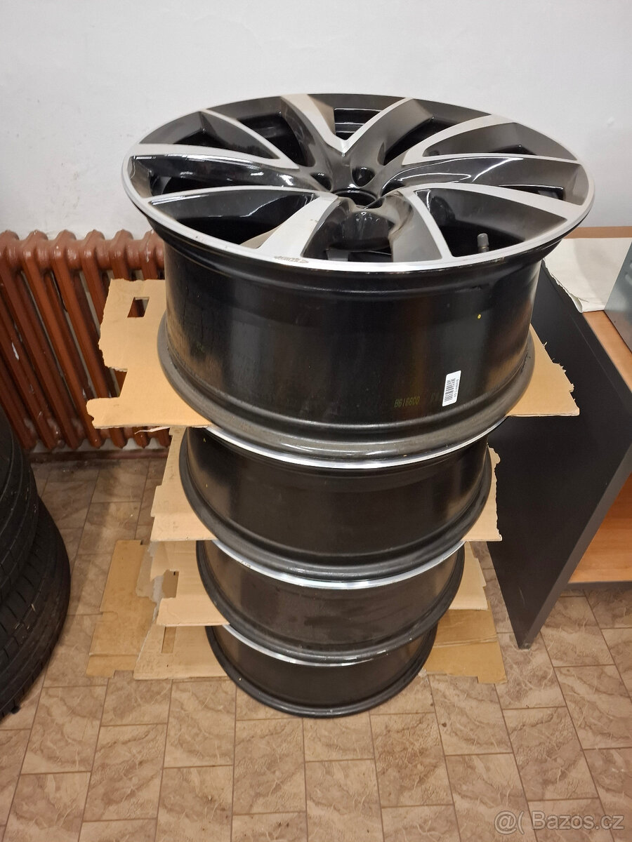 Alu kola černá + leštění 21x9 5x108 + letní pneu Volvo XC 90
